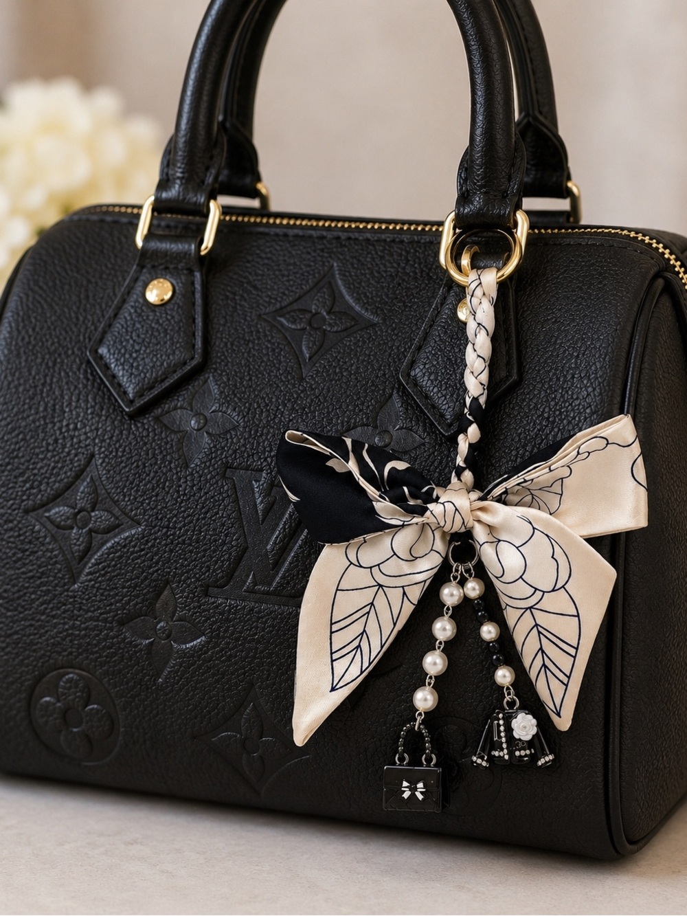 Elegant Bow Bag Charm Keychain - Picture 2 of 3